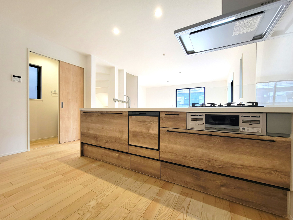 ☆奥様の聖地・カウンターキッチン☆ 収納豊富で使い勝手良いカウンターキッチンは奥様に大切な空間