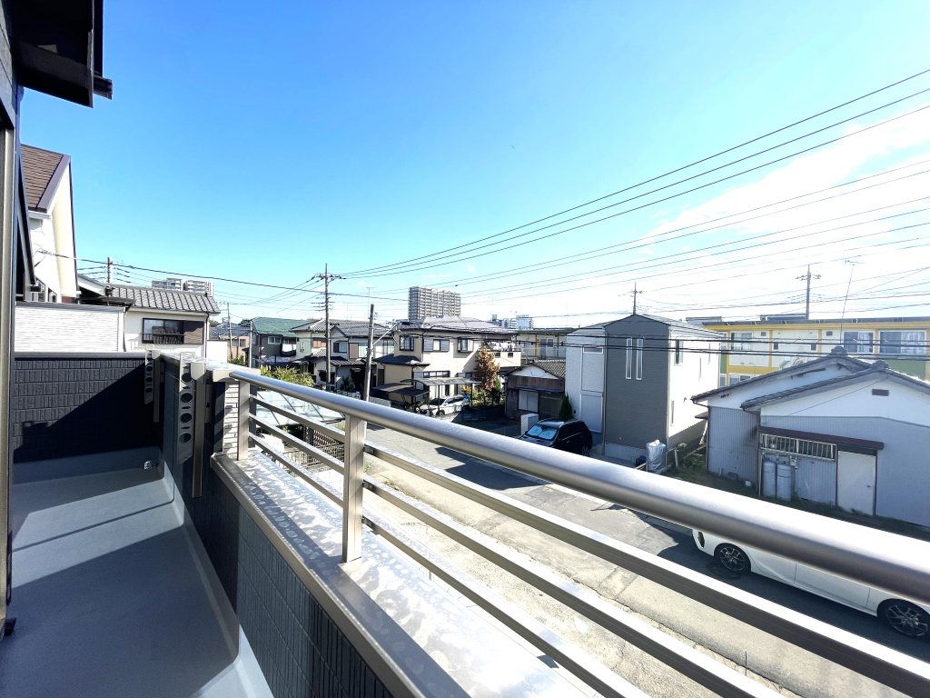 施工例☆南向きバルコニーの恵み☆ 干すだけではもったいない。楽しめる素敵な広々としたバルコニー