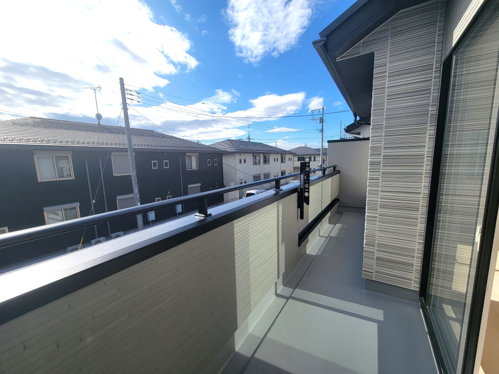 ☆青空がキレイに感じられる☆何気なく外の空気を感じたい時に来てしまう。それが我が家のバルコニー