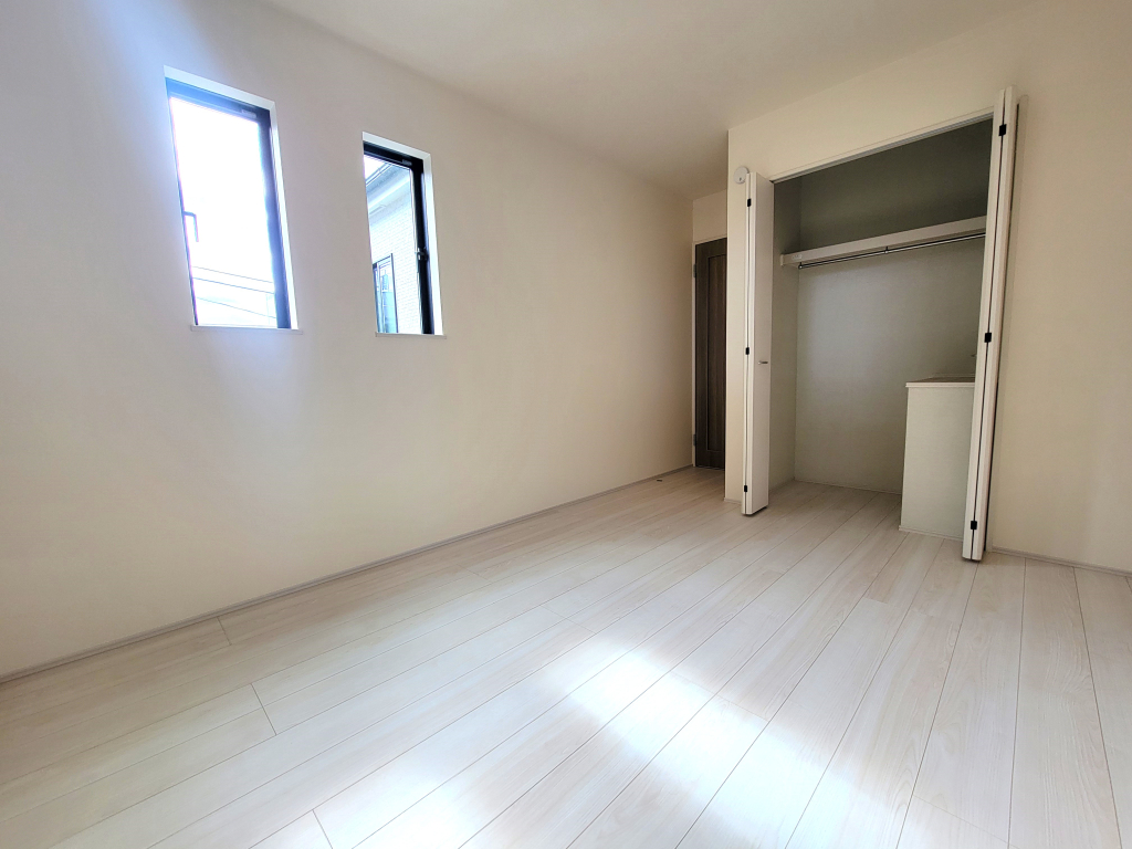 ☆お子様にも格別な空間を☆ 一生の思い出となるマイルーム。しっかりサイズの広さにクローゼット収納。