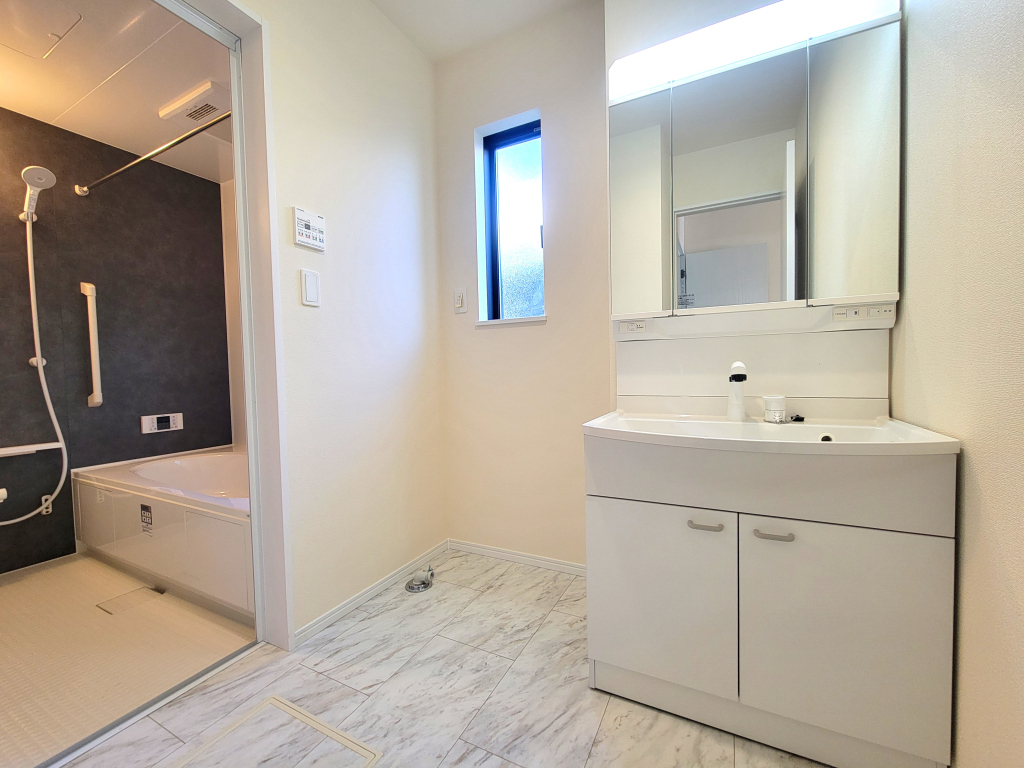 ☆　広々洗面ルーム　☆☆ 1日の始まりや入浴前に必ず入る空間だからこそ、清潔感や広さが重要に