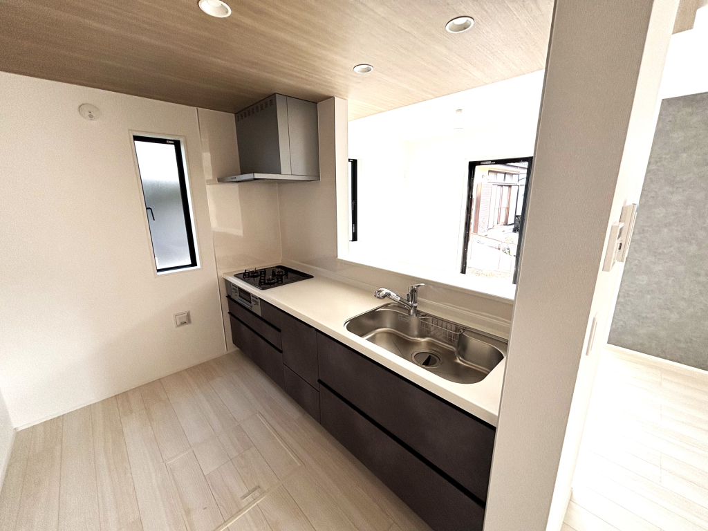 ☆奥様の聖地・カウンターキッチン☆ 収納豊富で使い勝手良いカウンターキッチンは奥様に大切な空間