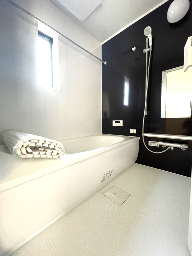 ☆☆　憧れの広々サイズバスルーム　☆☆ 足を延ばせてゆっくりとくつろげる広々バスルーム。