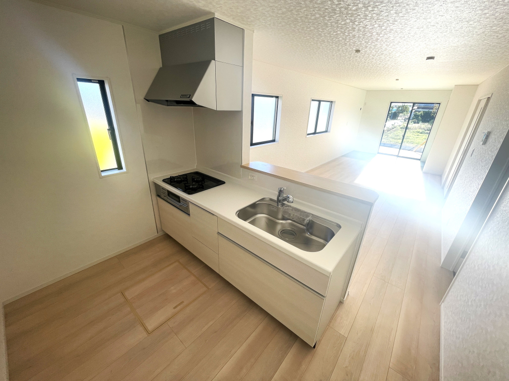 ☆☆　キッチン　☆☆ 奥様目線のお料理空間。家事をしながらもお子様から目を離さない