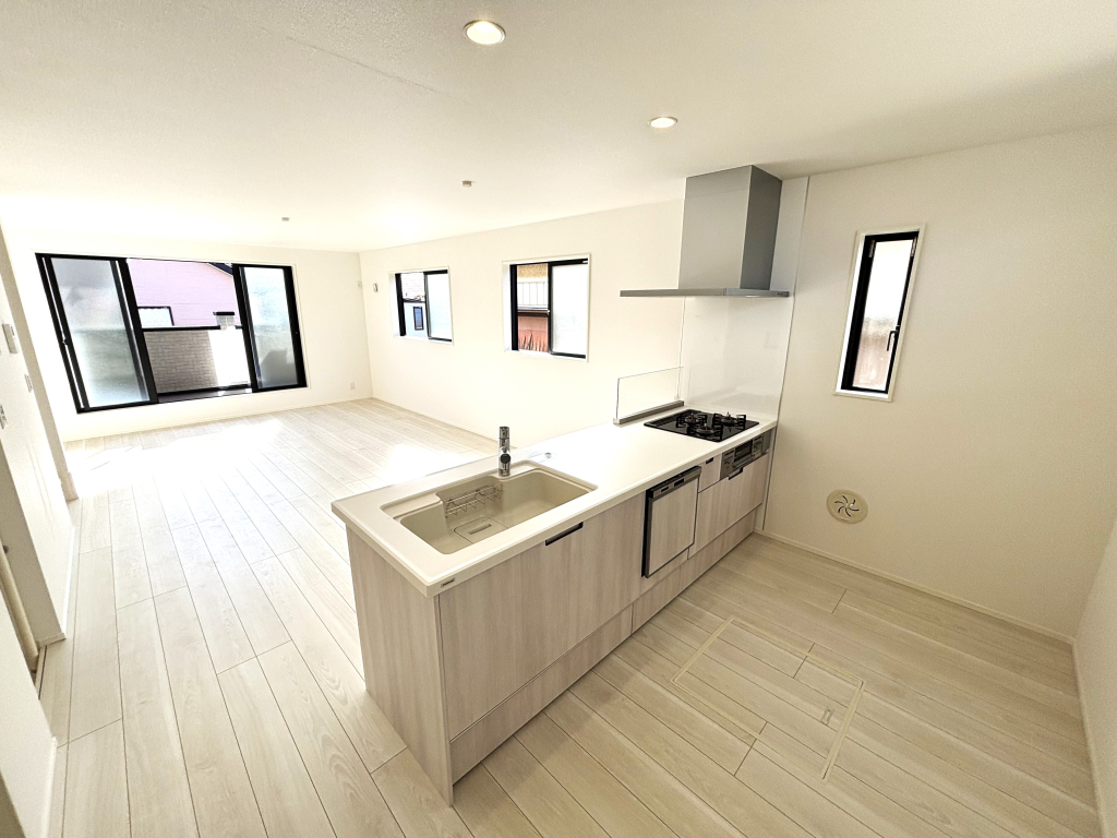 ☆奥様の聖地・カウンターキッチン☆ 収納豊富で使い勝手良いカウンターキッチンは奥様に大切な空間