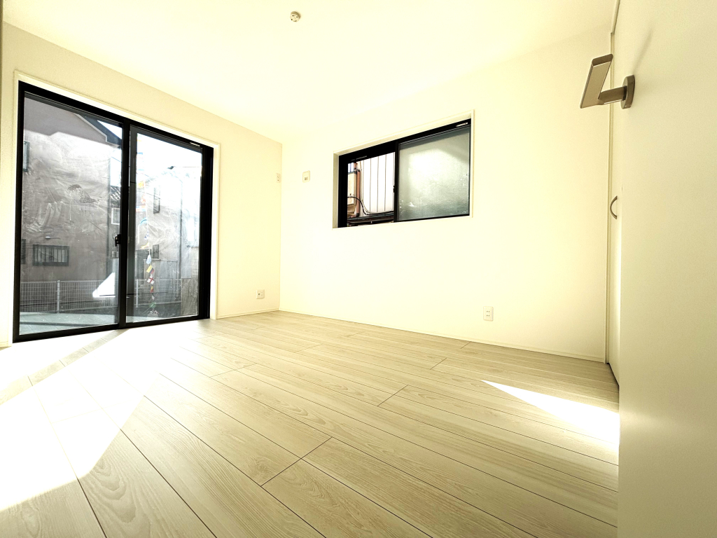 ☆お子様にも格別な空間を☆ お子様の成長にも欠かせない陽ざし。朝の目覚めも太陽の力でスッキリと。