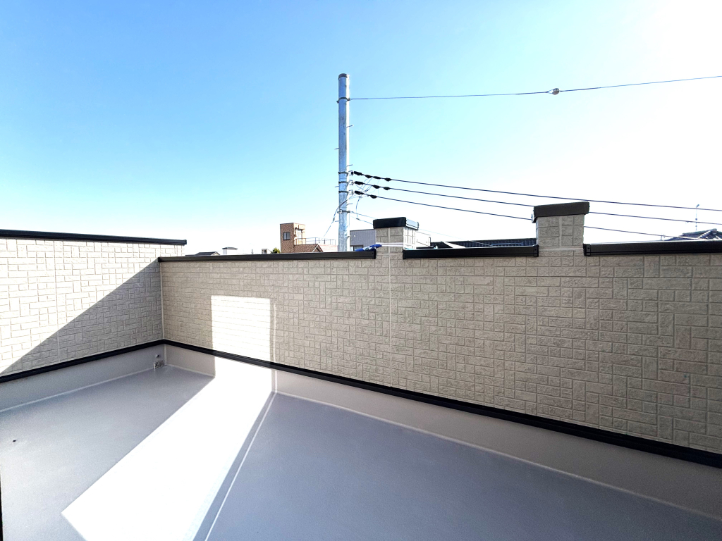 ☆☆　南向きバルコニーの恵み　☆☆ 南からの明るい陽ざしを目一杯浴びる恩恵。