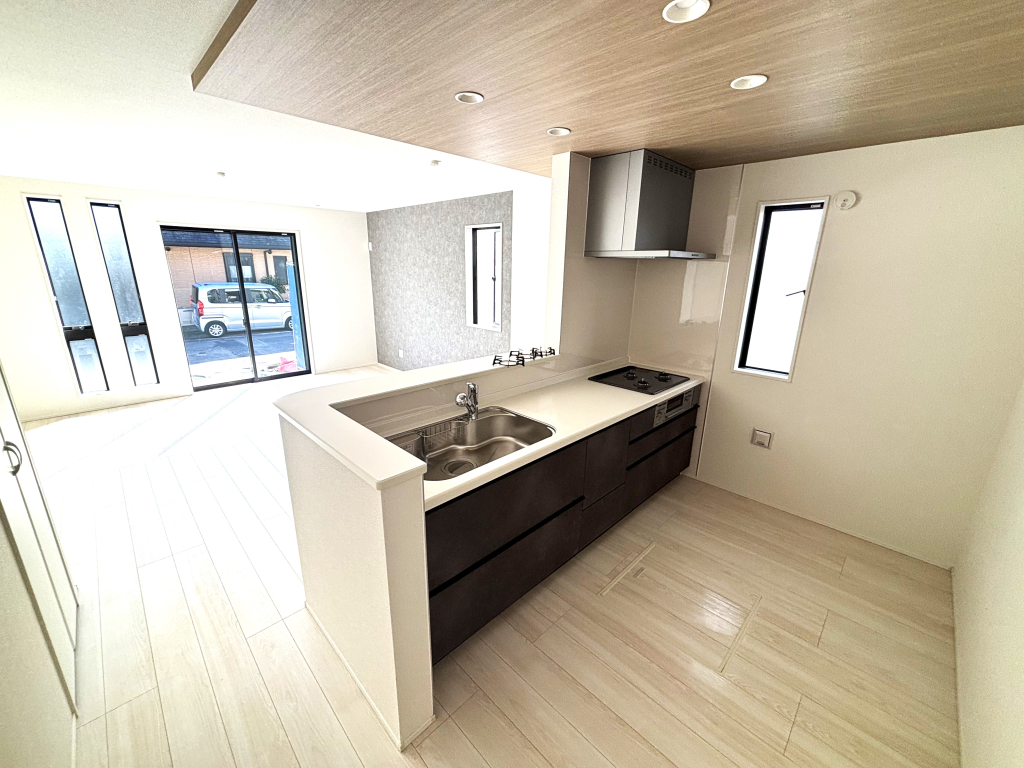 ☆奥様の聖地・カウンターキッチン☆ 収納豊富で使い勝手良いカウンターキッチンは奥様に大切な空間