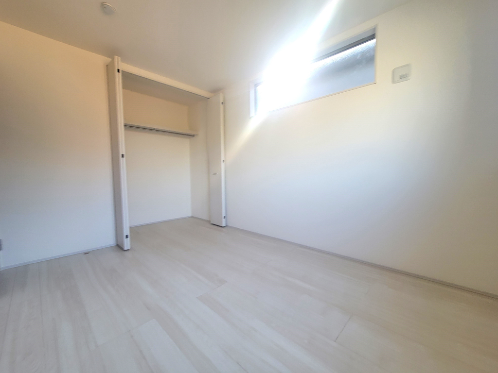 ☆お子様にも格別な空間を☆ 一生の思い出となるマイルーム。しっかりサイズの広さにクローゼット収納。