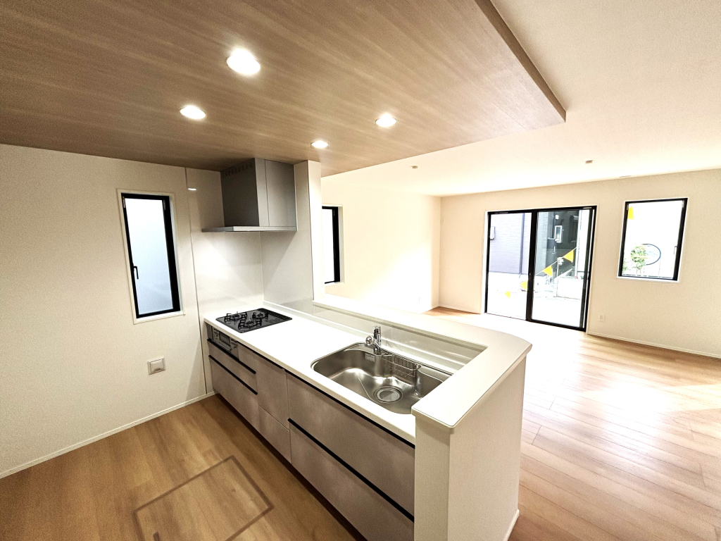 ☆会話が弾むキッチン☆ リビング全体を見渡せ家族全員と会話ができる人気の高いカウンターキッチン