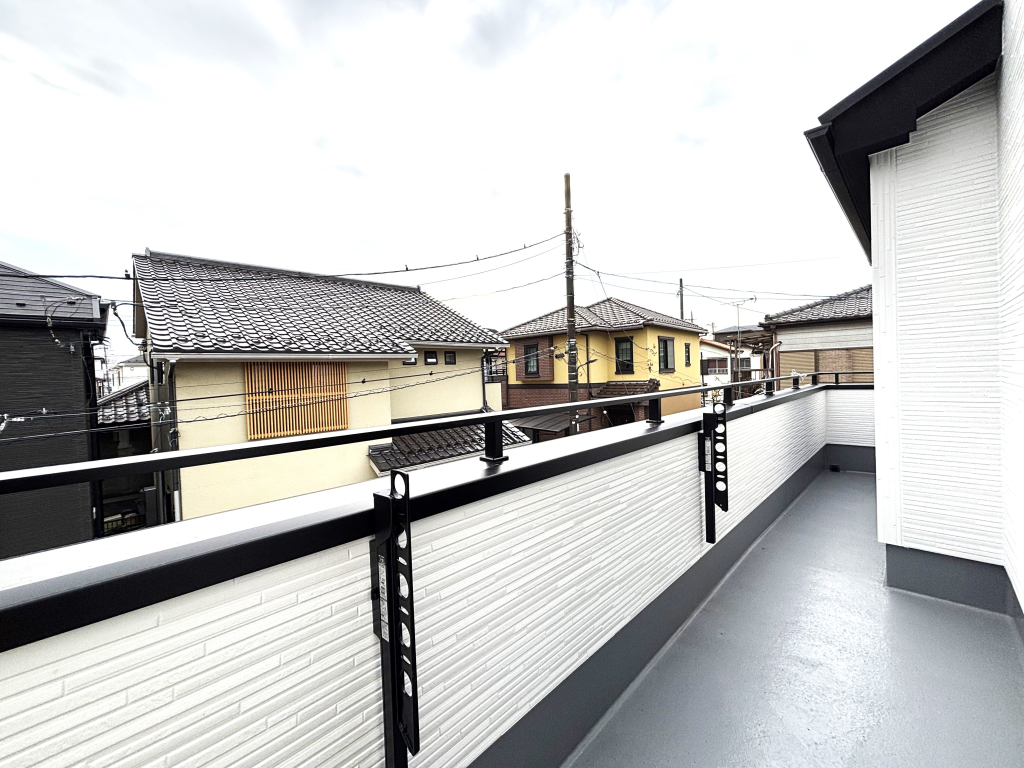 ☆青空がキレイに感じられる☆何気なく外の空気を感じたい時に来てしまう。それが我が家のバルコニー