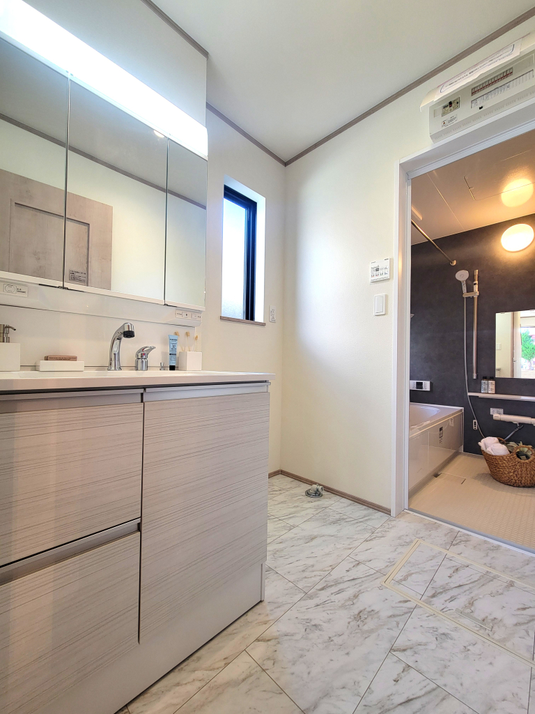 ☆　広々洗面ルーム　☆☆ 1日の始まりや入浴前に必ず入る空間だからこそ、清潔感や広さが重要に