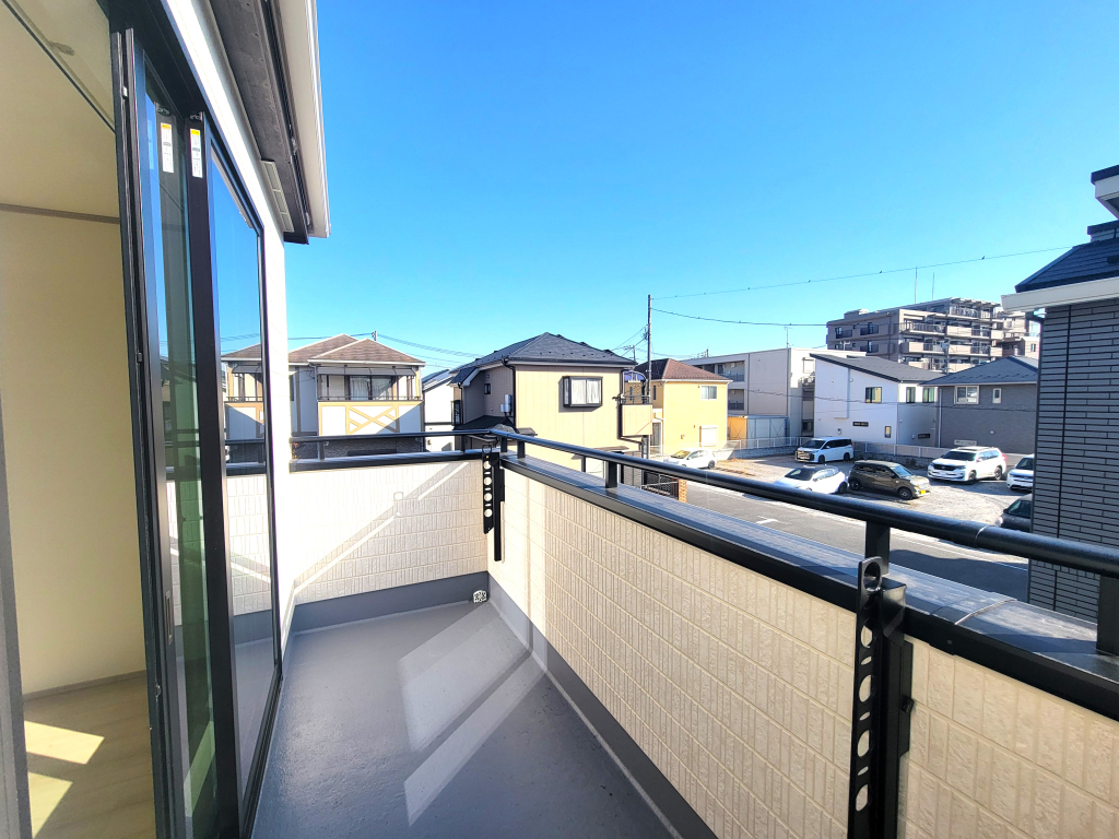 ☆☆　南向きバルコニーの恵み　☆☆ 南からの明るい陽ざしを目一杯浴びる恩恵。