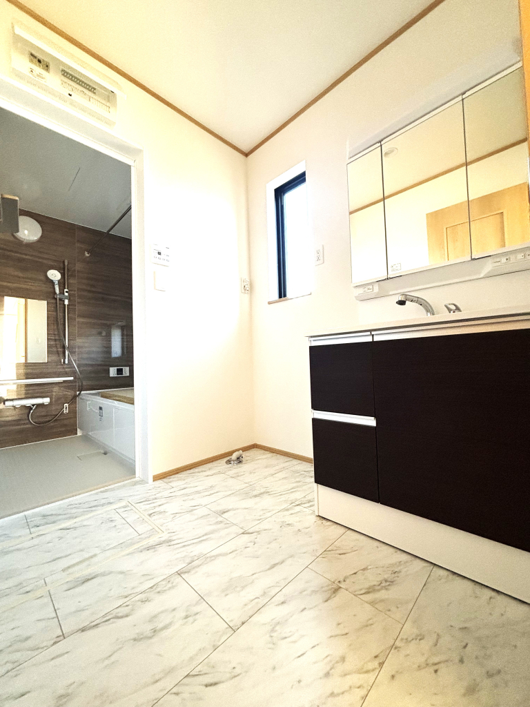 ☆広々洗面ルーム☆ 1日の始まりや入浴前に必ず入る空間だからこそ、清潔感や広さが重要に