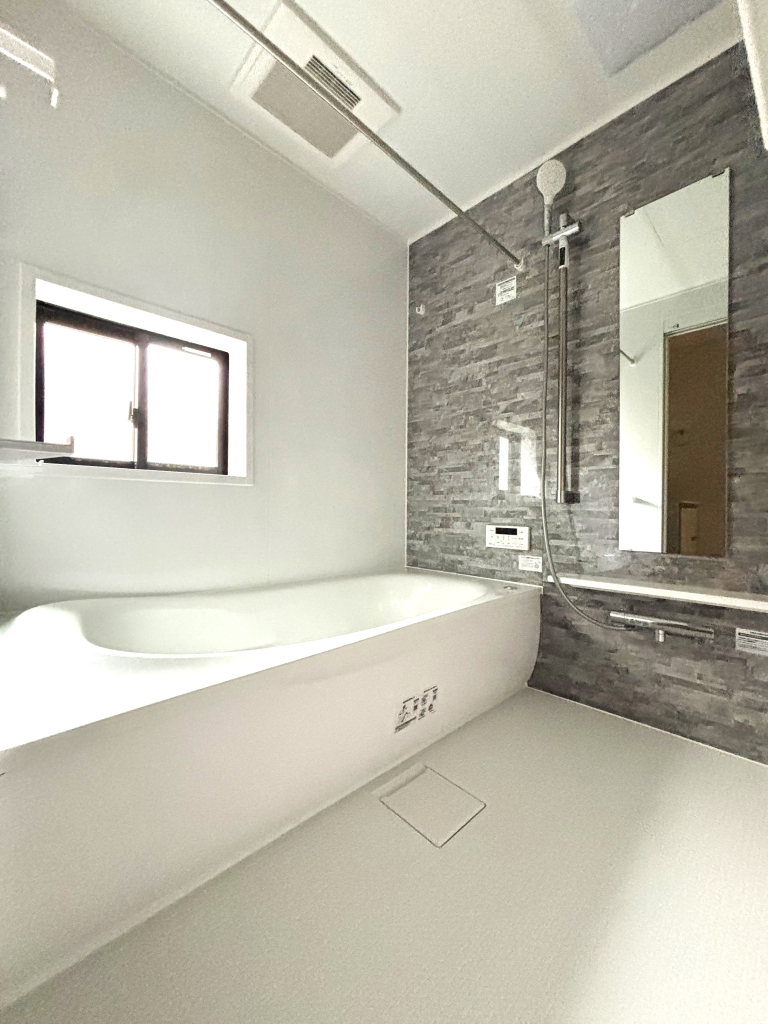 ☆憧れの広々サイズバスルーム　☆☆ 足を延ばせてゆっくりとくつろげる広々バスルーム。