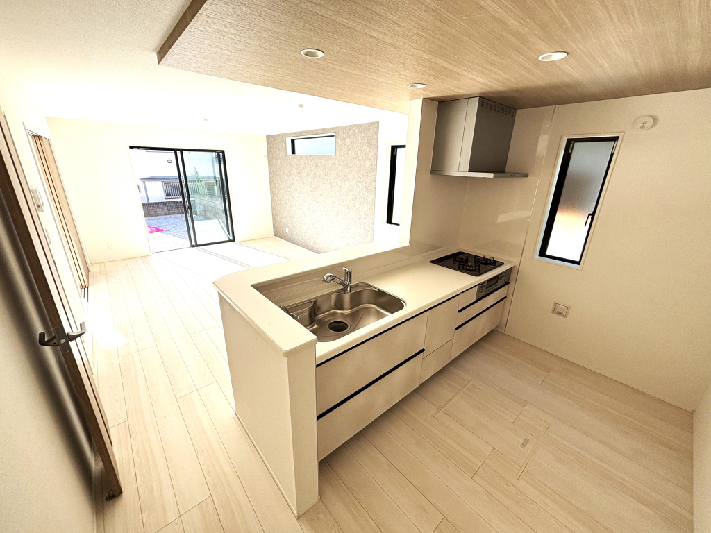 ☆奥様の聖地・カウンターキッチン☆ 収納豊富で使い勝手良いカウンターキッチンは奥様に大切な空間