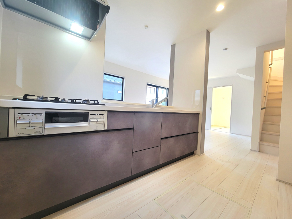 ☆☆　カウンターキッチン　☆☆ 奥様目線のお料理空間。家事をしながらもお子様から目を離さない。