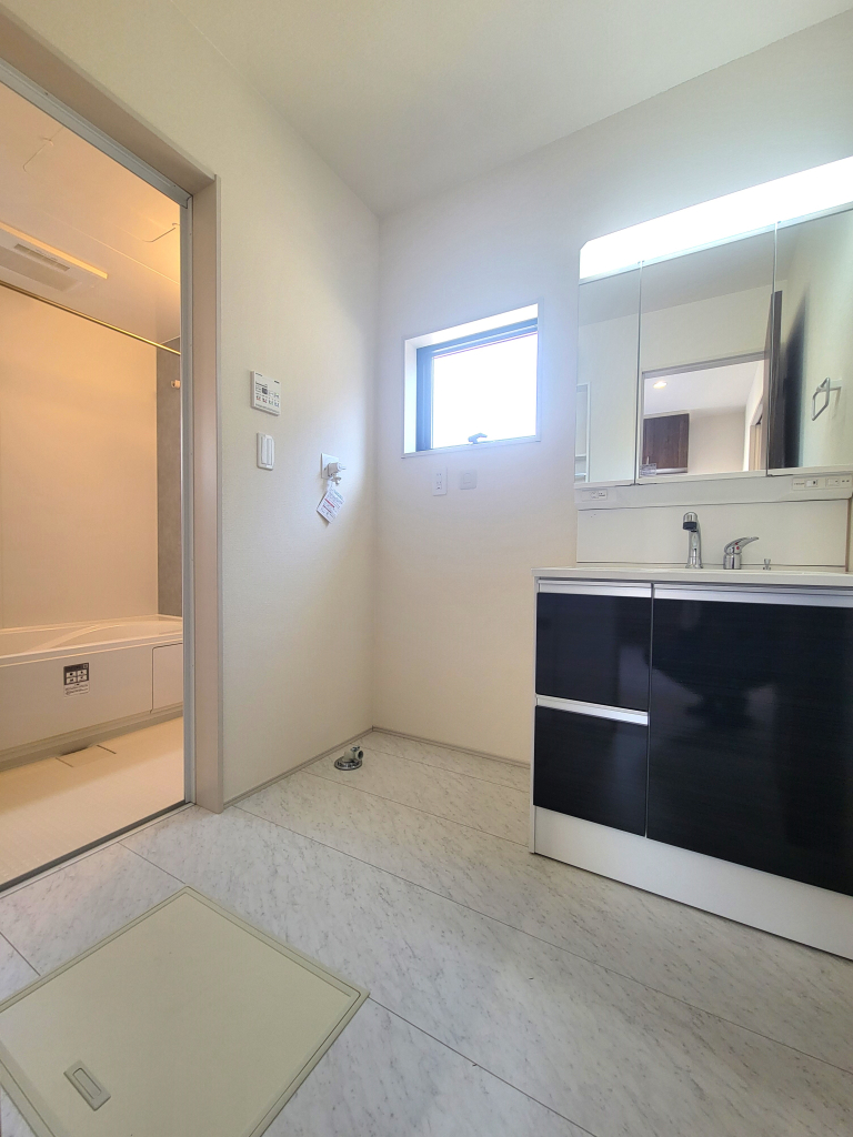 ☆☆　広々洗面ルーム　☆☆ 1日の始まりや入浴前に必ず入る空間だからこそ、清潔感や広さが重要に