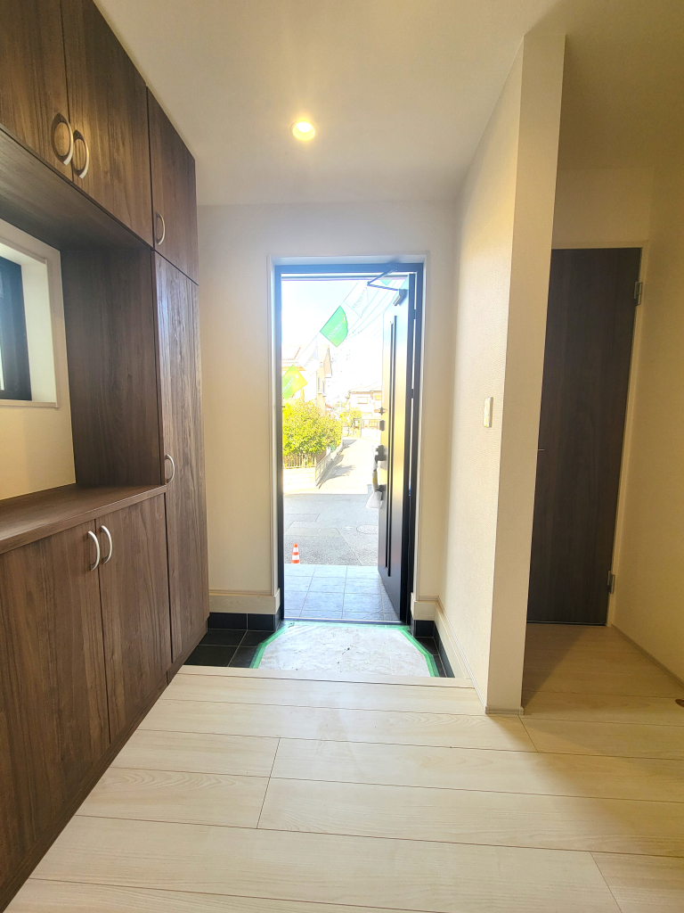 ☆シューズボックス☆ 家族全員分の靴を収納しても余裕が有り、玄関がスッキリとストレスフリーな空間へ。