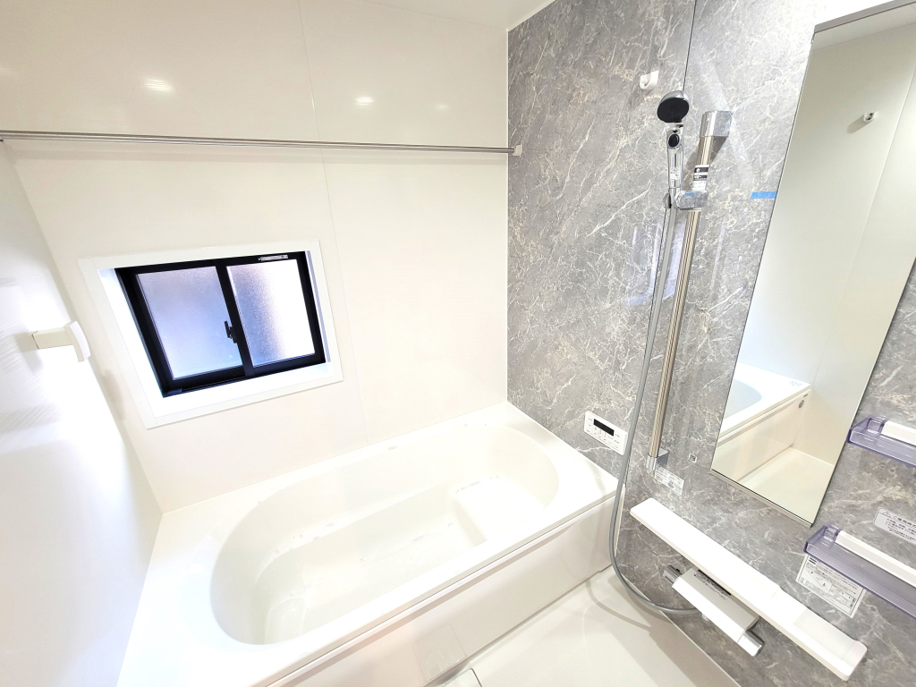 ☆憧れの広々サイズバスルーム　☆☆ 足を延ばせてゆっくりとくつろげる広々バスルーム。