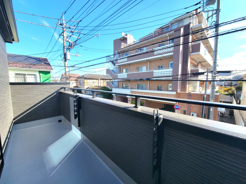 ☆☆　南向きバルコニーの恵み　☆☆ 南からの明るい陽ざしを目一杯浴びる恩恵。