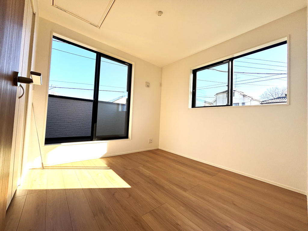 ☆お子様にも格別な空間を☆ お子様の成長にも欠かせない陽ざし。朝の目覚めも太陽の力でスッキリと。