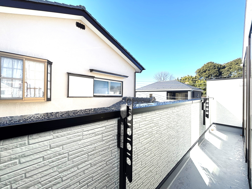 ☆☆　南向きバルコニーの恵み　☆☆ 南からの明るい陽ざしを目一杯浴びる恩恵。