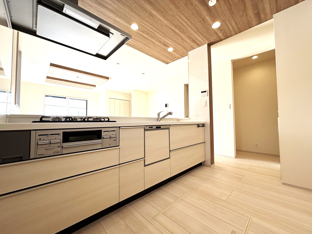 ☆奥様の聖地・カウンターキッチン☆ 収納豊富で使い勝手良いカウンターキッチンは奥様に大切な空間