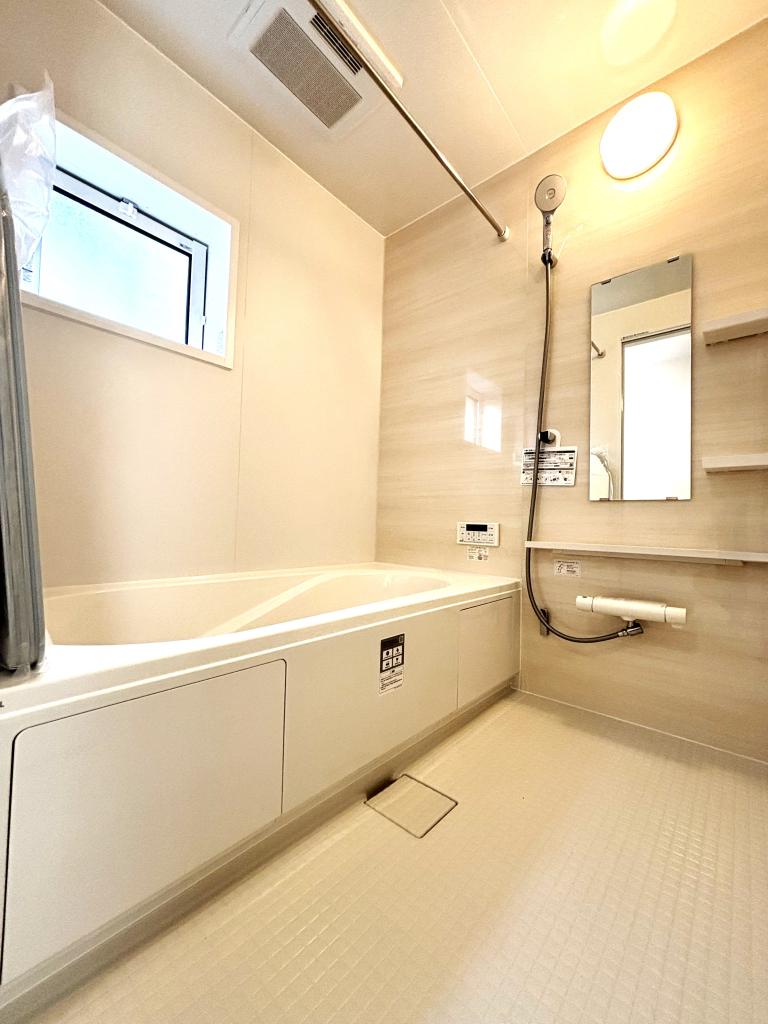 ☆憧れの広々サイズバスルーム　☆☆ 足を延ばせてゆっくりとくつろげる広々バスルーム。