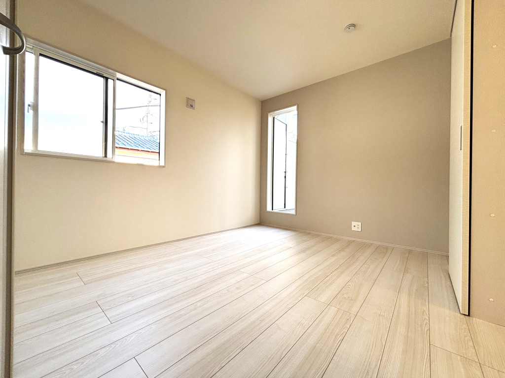 ☆お子様にも格別な空間を☆ お子様の成長にも欠かせない陽ざし。朝の目覚めも太陽の力でスッキリと。