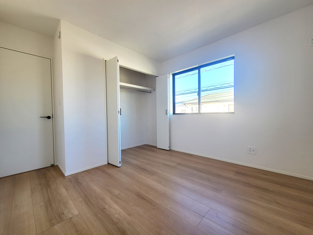 ☆お子様にも格別な空間を☆ 一生の思い出となるマイルーム。しっかりサイズの広さにクローゼット収納。