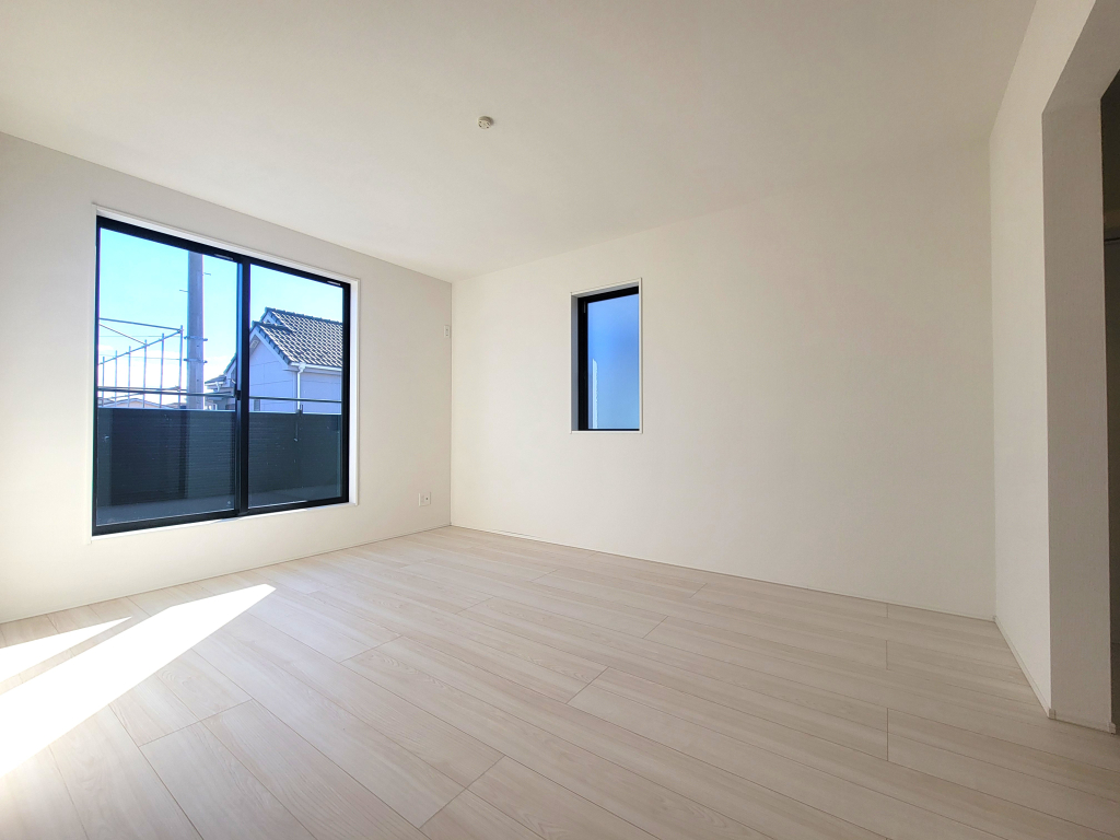 ☆広々角部屋の主寝室☆ 風が抜けて爽やかな住み心地を演出し、ご夫婦の寝室として満たされたお部屋です。