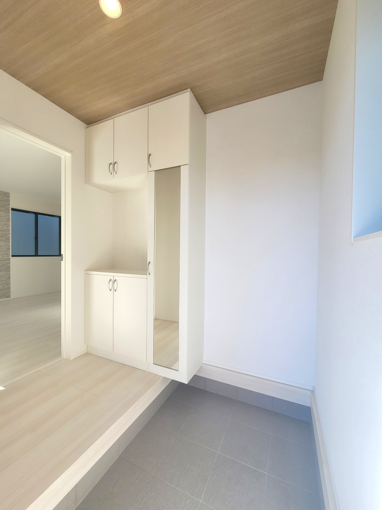 ☆シューズボックス☆ 家族全員分の靴を収納しても余裕が有り、玄関がスッキリとストレスフリーな空間へ。