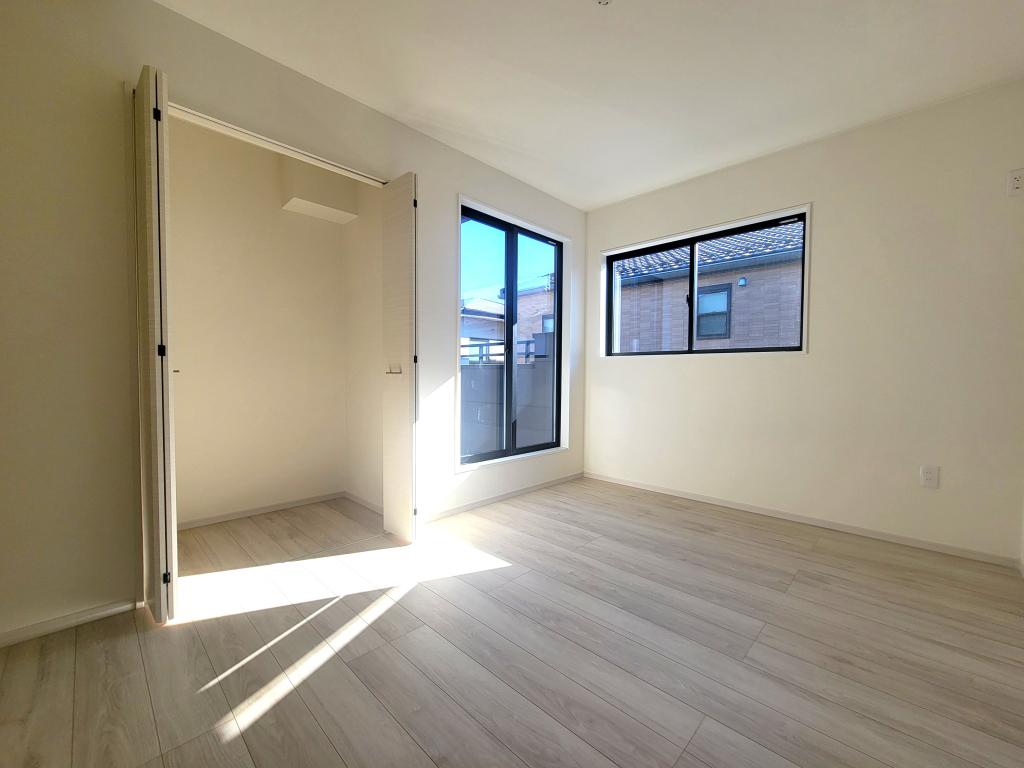 ☆お子様にも格別な空間を☆ お子様の成長にも欠かせない陽ざし。朝の目覚めも太陽の力でスッキリと。