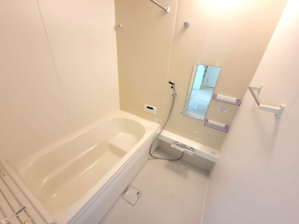 ☆憧れの広々サイズバスルーム　☆☆ 足を延ばせてゆっくりとくつろげる広々バスルーム。