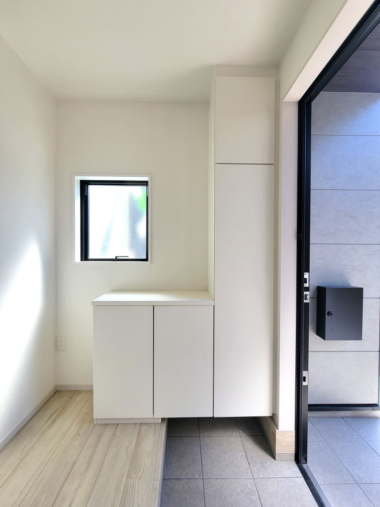 ☆シューズボックス☆ 家族全員分の靴を収納しても余裕が有り、玄関がスッキリとストレスフリーな空間へ。