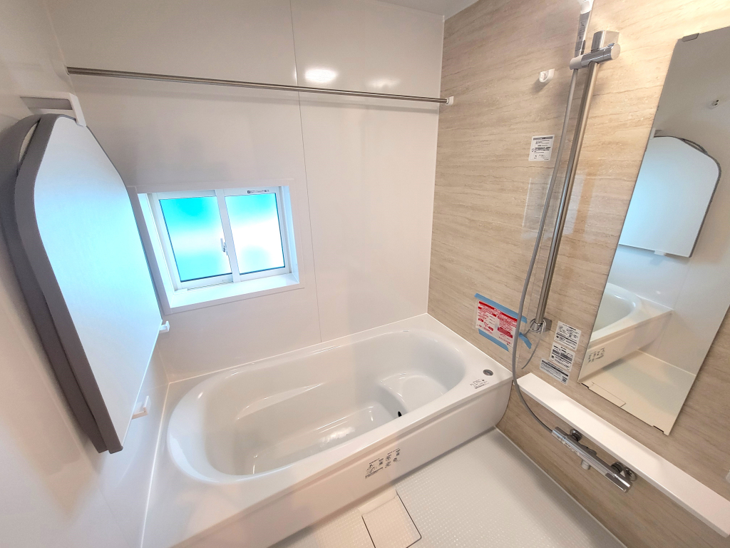 ☆憧れの広々サイズバスルーム　☆☆ 足を延ばせてゆっくりとくつろげる広々バスルーム。