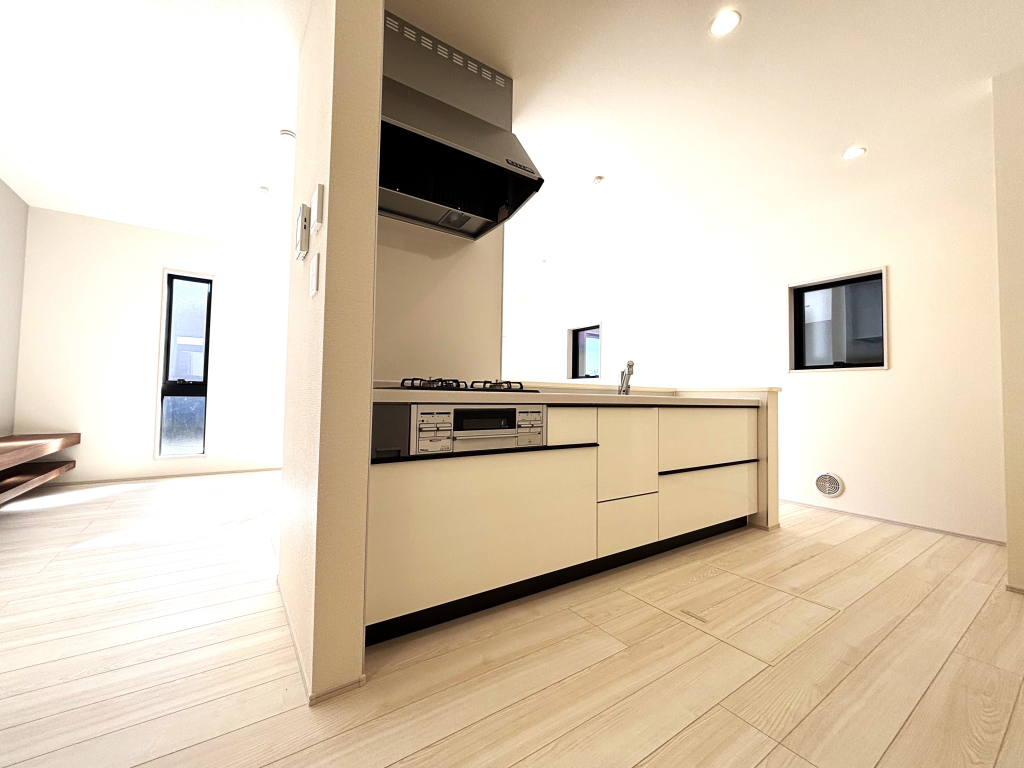 1号棟☆カウンターキッチン☆ 朝はご主人様と談笑する。カウンターキッチンだからこそ可能