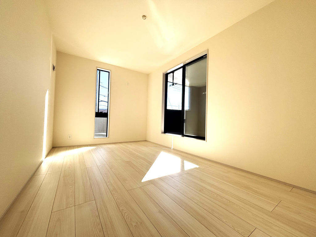 1号棟☆明るさと風通しの良さ☆☆ 一戸建てのお部屋の魅力は陽当たりと風通しの良さ。