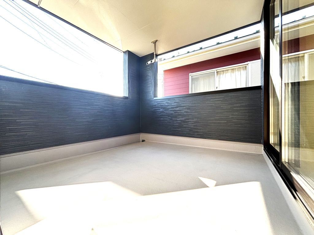 1号棟☆☆南向きバルコニーの恵み☆☆ 南からの明るい陽ざしを目一杯浴びる恩恵。