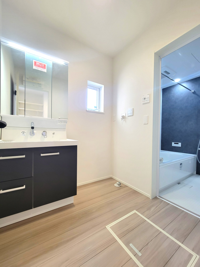 ☆広々洗面ルーム☆☆ 1日の始まりや入浴前に必ず入る空間だからこそ、清潔感や広さが重要になる。
