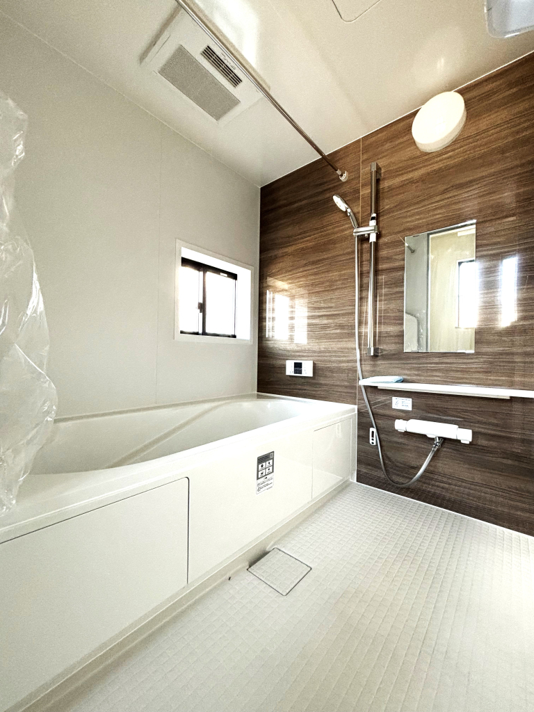 ☆憧れの広々サイズバスルーム ☆ 足を延ばせてゆっくりとくつろげる広々バスルーム。