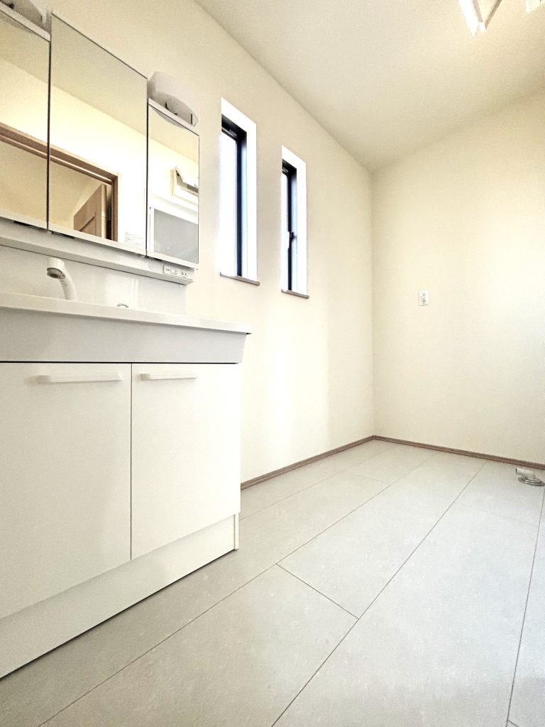 ☆広々洗面ルーム☆ 1日の始まりや入浴前に必ず入る空間だからこそ、清潔感や広さが重要に