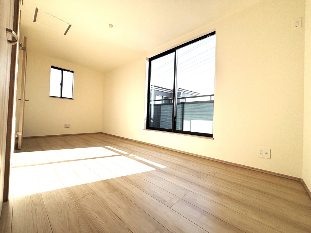 ☆明るさと風通しの良さ☆☆ 一戸建てのお部屋の魅力は陽当たりと風通しの良さ。