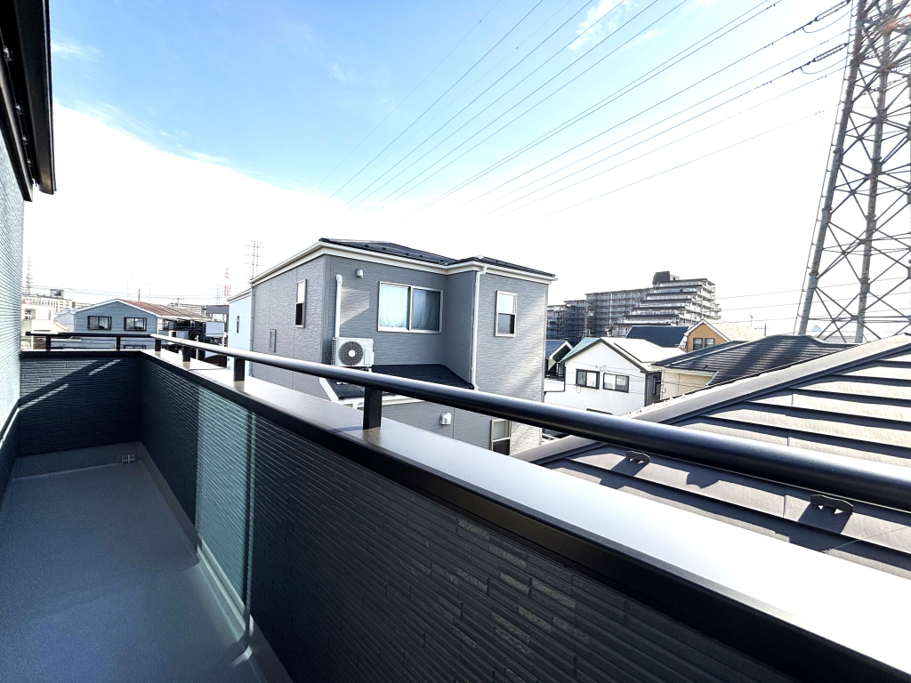 ☆南向きバルコニーの恵み☆ 干すだけではもったいない。楽しめる素敵な広々としたバルコニー