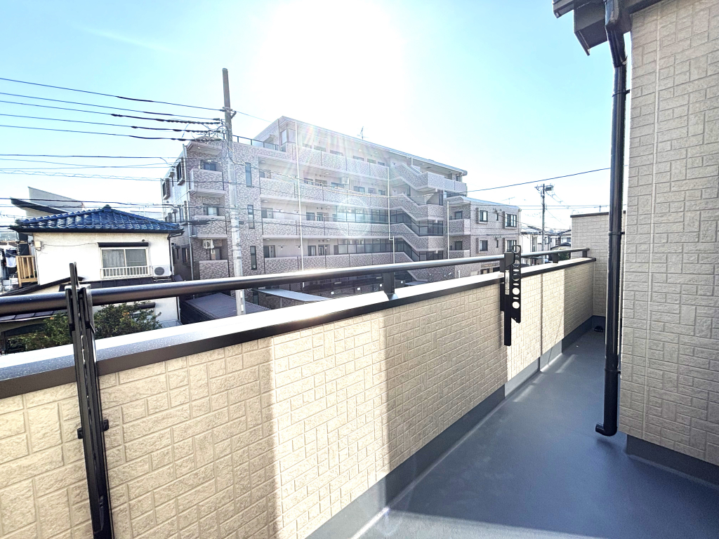 ☆南向きバルコニーの恵み☆ 干すだけではもったいない。楽しめる素敵な広々としたバルコニー