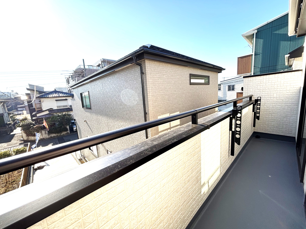 ☆南向きバルコニーの恵み☆ 干すだけではもったいない。楽しめる素敵な広々としたバルコニー