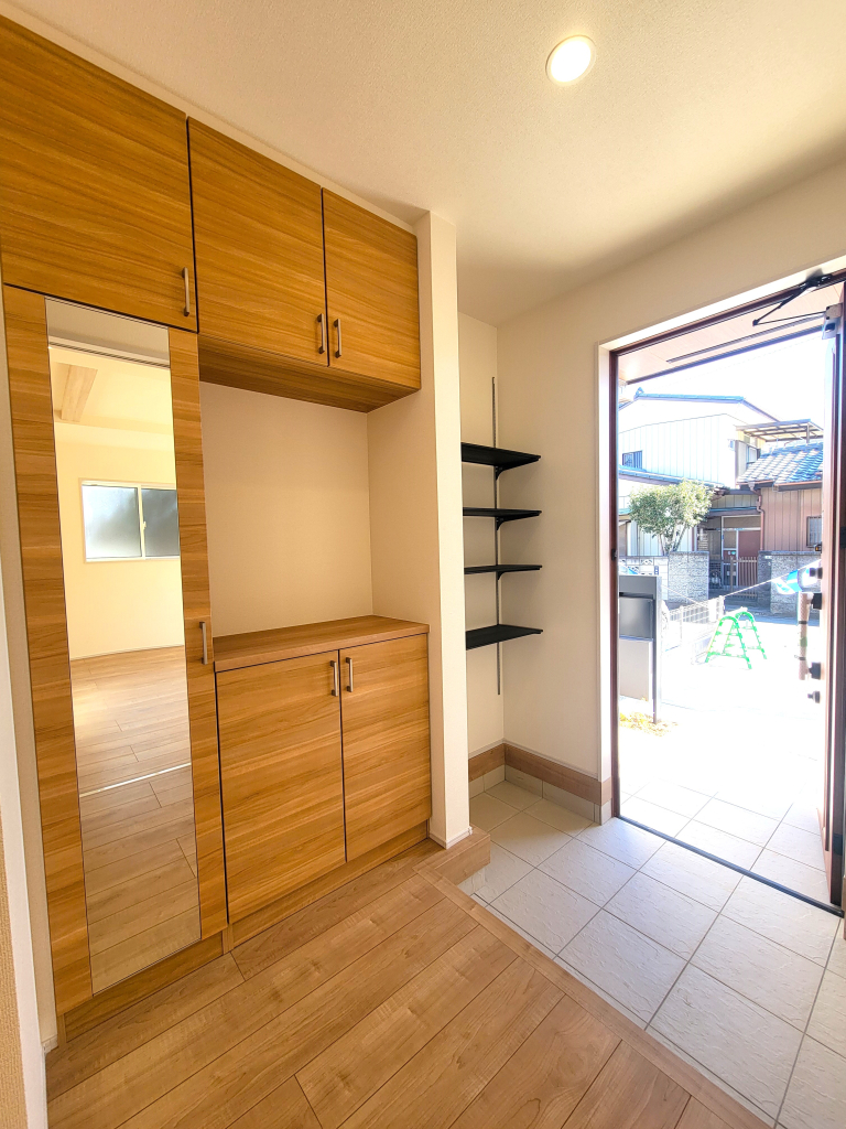 ☆マイホームの顔として☆ 天井が高く玄関先に荷物が出ていない玄関は自信を持っておもてなしできる空間♪