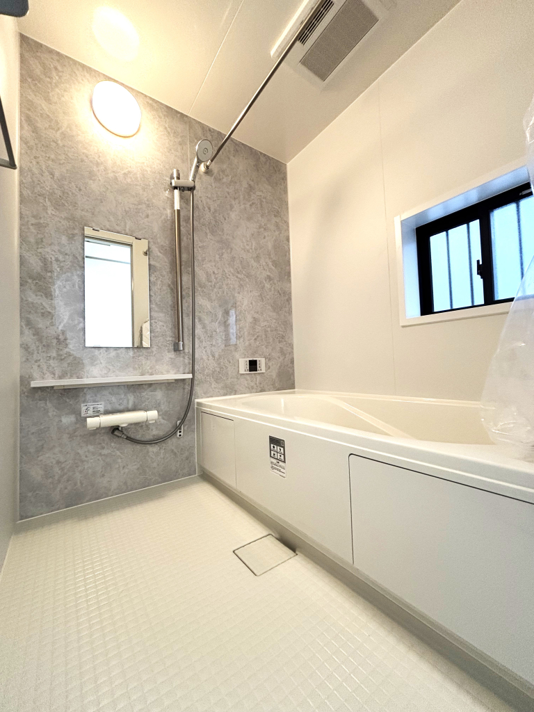 ☆憧れの広々サイズバスルーム　☆ 足を延ばせてゆっくりとくつろげる広々バスルーム。