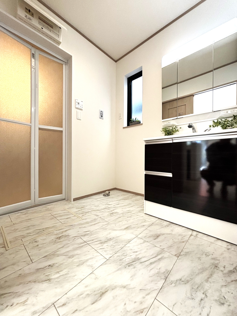 ☆広々洗面ルーム☆ 1日の始まりや入浴前に必ず入る空間だからこそ、清潔感や広さが重要に